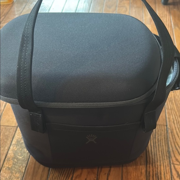 Hydro Flask Black Duffel Bag Durable Minimalist Design - Picture 1 of 2
